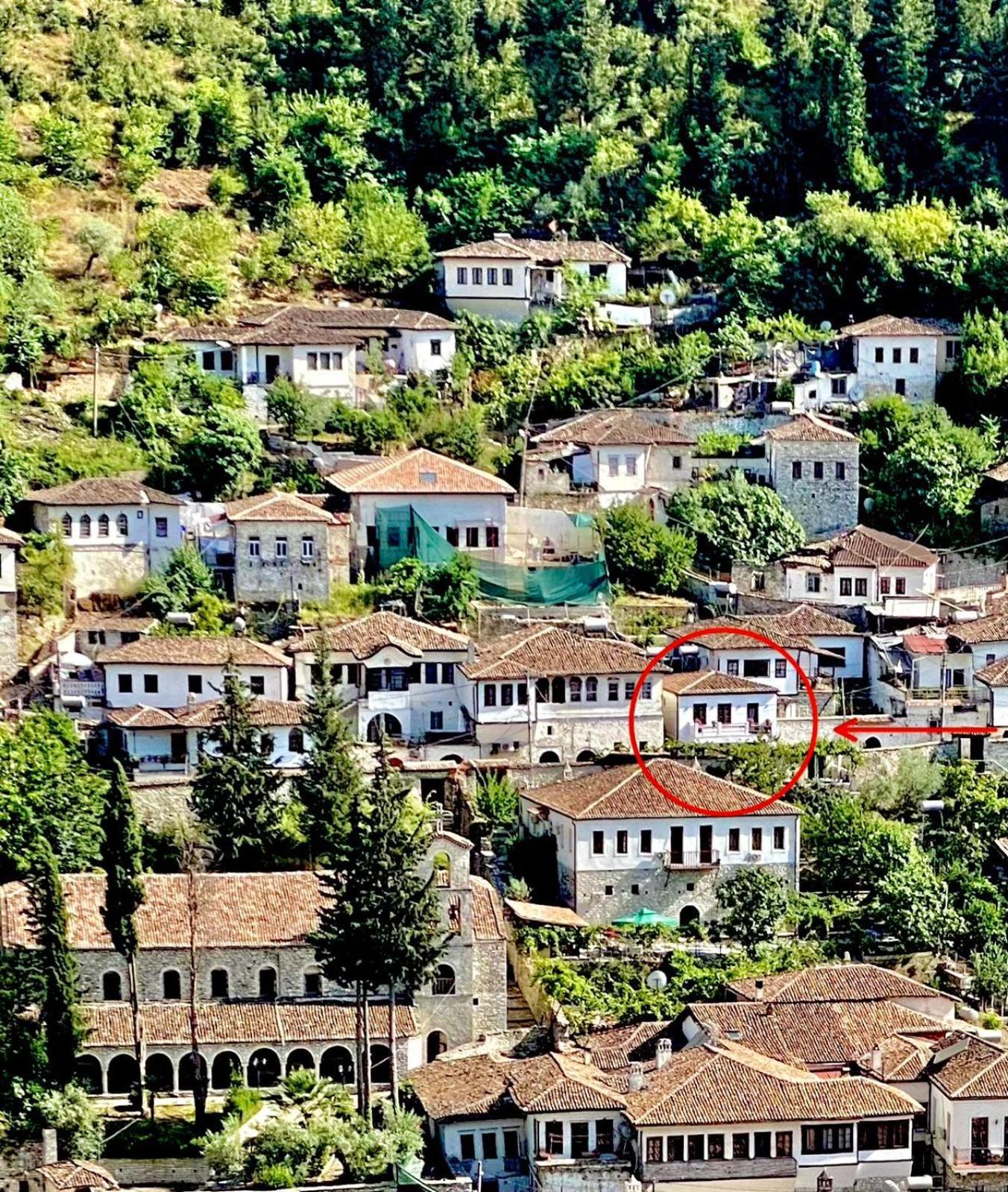 Oda E Skulptorit-Unesco Quarter بيرات المظهر الخارجي الصورة